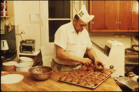Simmons (Bakers) photo 2